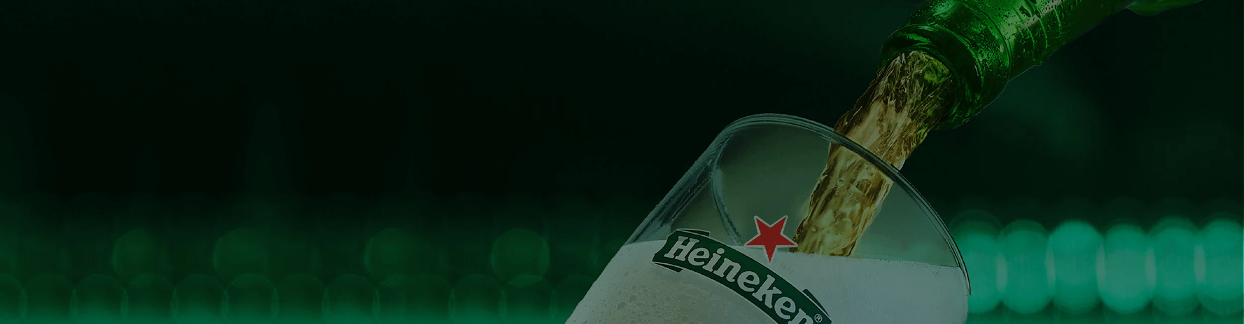 Cerveja Heineken edição especial energia verde e um copo