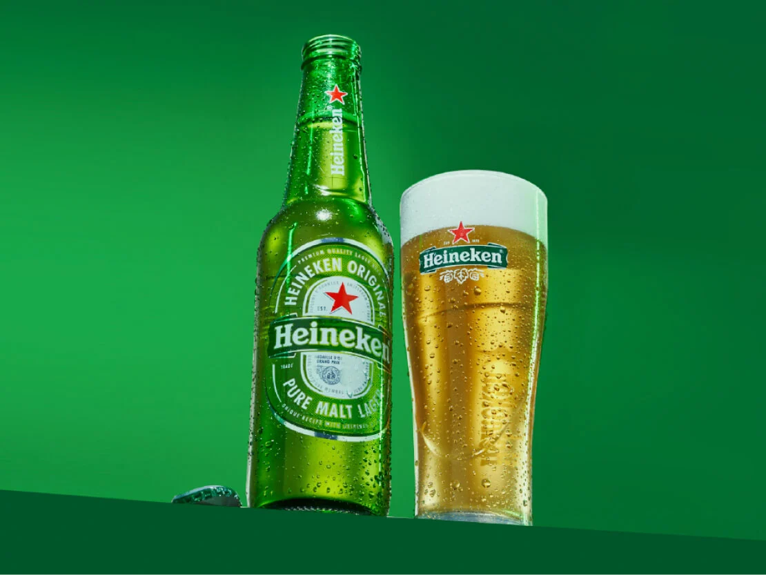 Cerveja Heineken edição especial energia verde e um copo